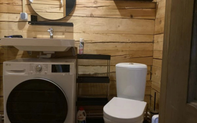 Частный дом у речки для семейного отдыха