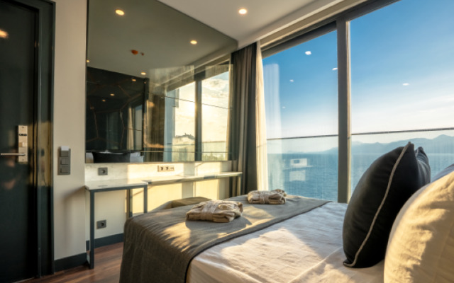 Lucky Monkey Hotel
