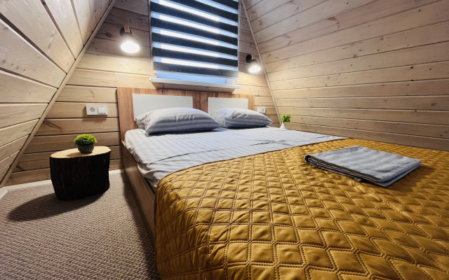Lakeside lemon Chalet