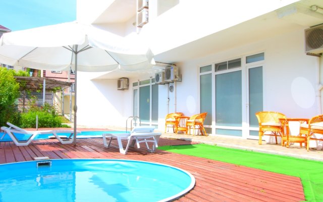 Amore Favorit Guest House