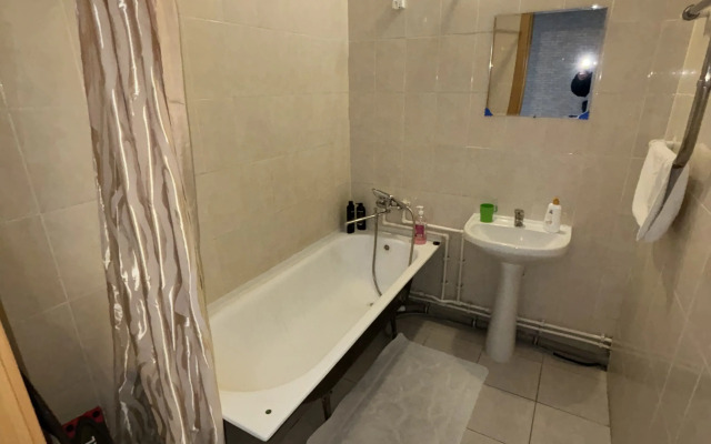Na Sutki u Metro Narodnogo Opolcheniya Flat