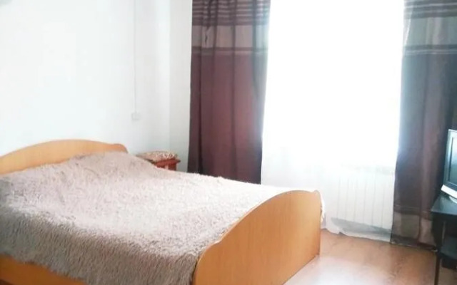 Uyutnaya Trekhkomnatnaya Flat