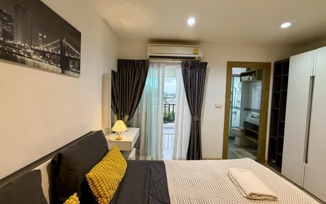 V Komplekse The View Suanluang Flat
