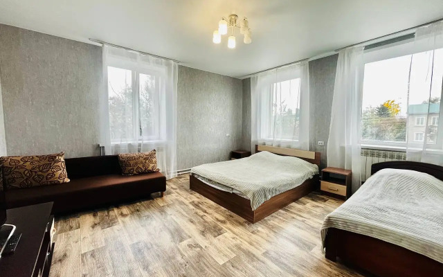 Апартаменты на Комиссара Московского 12