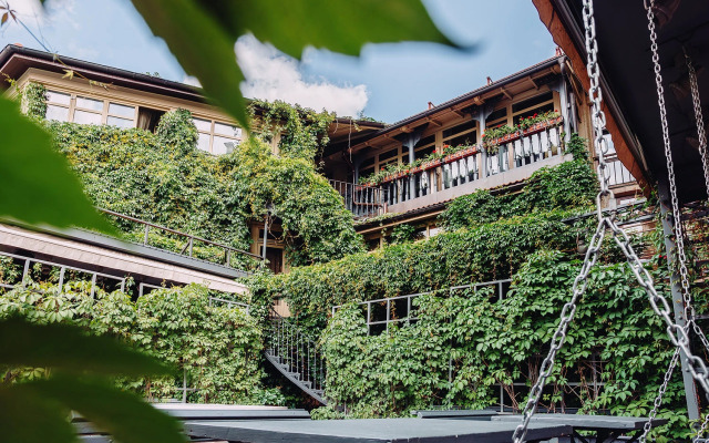 Отель Амбассадори