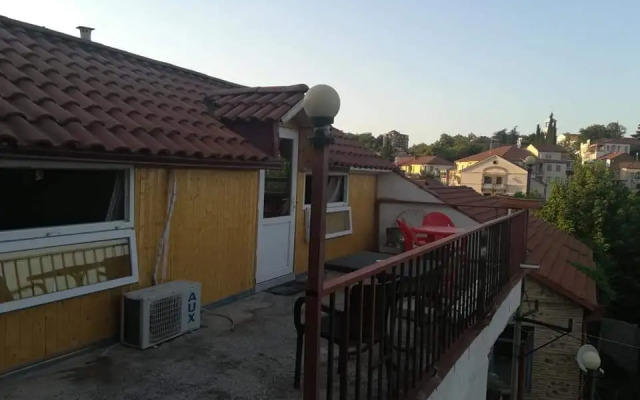 Отель Three Gracia