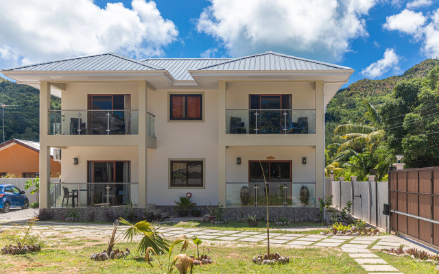 Yvon’s Tropical Villa Apartment hotel