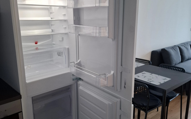 Zamechatelnaya Kvartira vo 2m Rayone Veny s Uyutnym Balkonom Flat