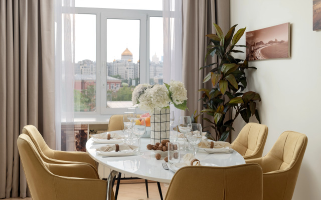 GM Solnechnaya Trekhkomnatnaya v dvuh shagah ot Naberezhnoj Apartments