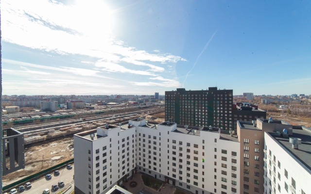 Na 16 Etazhe s Zavorazhivayuschimi Zakatami Apartments