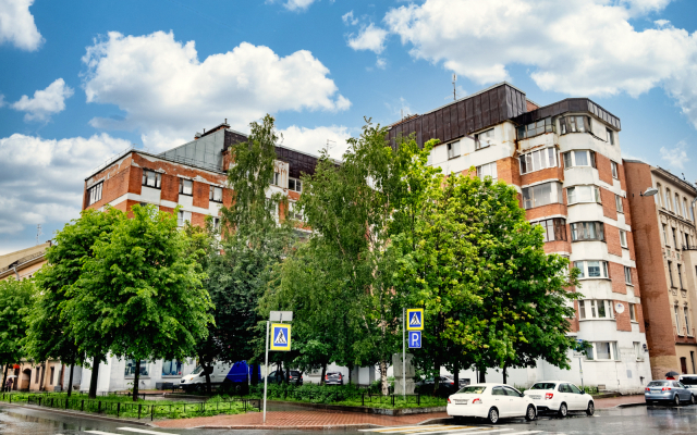 U Metro Tekhnologicheskiy Institut Apartments