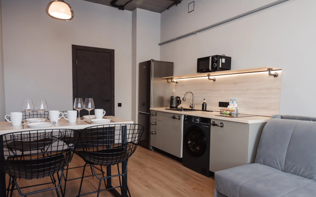 Apartamenty Zerkal'nyj indastrial-loft v centre Kazani u nabereznoj Kabana