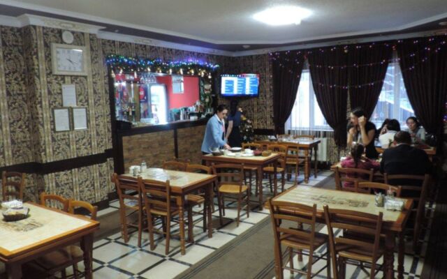 Отель Эльтур