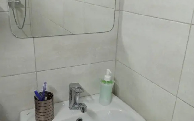Dvuhurovnevaya Khadi_Home ryadom s Komsomolskoj Naberezhnoj Flat
