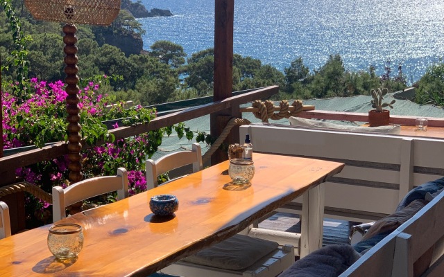 Turan Hill Lounge Hotel