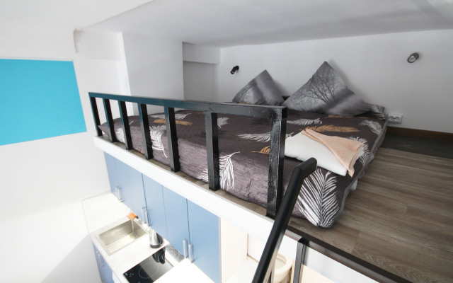 Loft 4 okolo Tts Etazhi Apartments