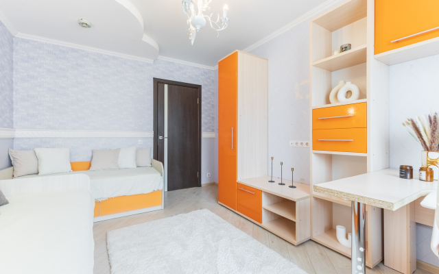 Апартаменты трехкомнатные на Меридианной