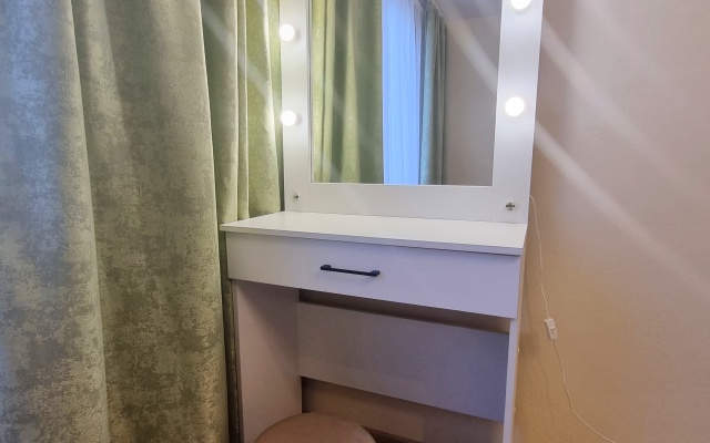 Dvukhkomnatnaya v tikhom rayone i blizko k metro Flat