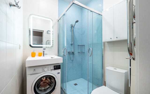 U Morya S Basseinom V ZhK Solnechnyij apt38 Apartment