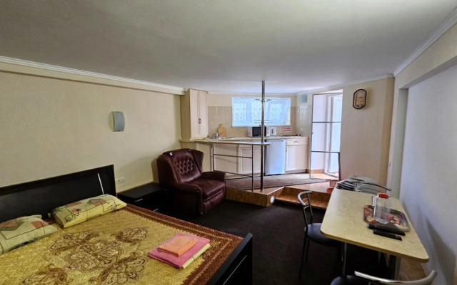 Апартаменты Феодосийский залив однокомнатная студия в цоколе