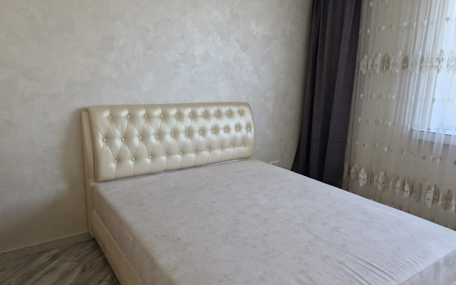 Modern S Prostornoy Kukhney Apartments
