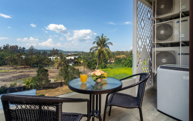 Aristo Beach Resort condo by Roominger Hotel