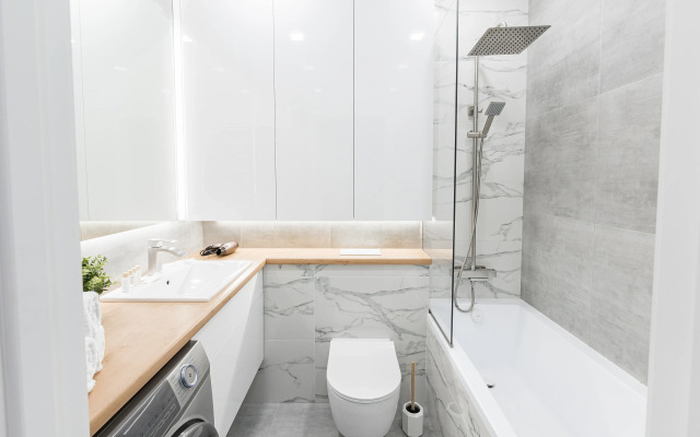 Dizaynerskiye na 24 Etazhe s Ponoramnymi Oknami Apartment