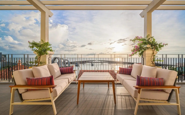La Festa Phu Quoc, Curio Collection By Hilton Hotel