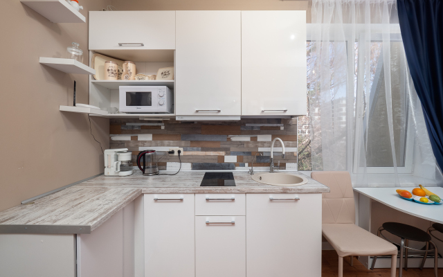 U Morya S Basseinom V ZhK Solnechnyij apt48 Apartment