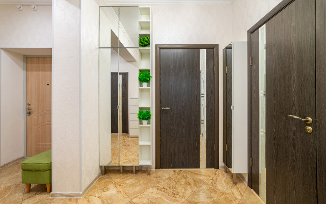 S Dvumya Terrasami I Basseynom Flat