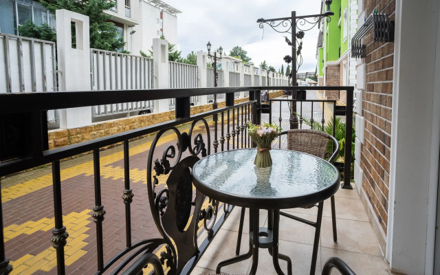 Red Apartments Art Layt Brams Apartments