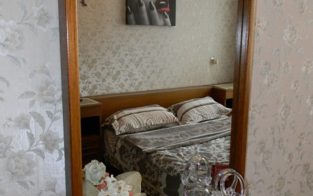 Na Dzerzhinskogo 6  apartments