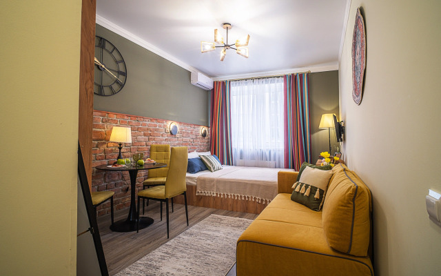 Kranc v starinnom stile vozle Ozera Apartments