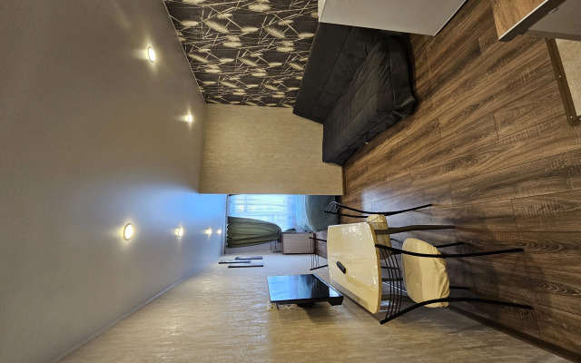 Uluchshennaya Studiya U Metro Parnas Flat