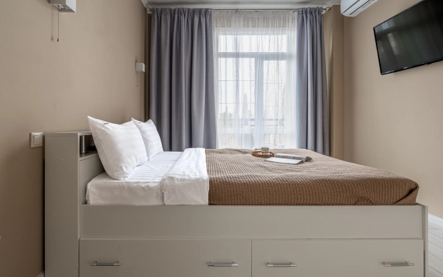 Red Art Light Rosen Apartments