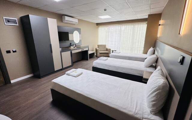 Esse Joven Hotel