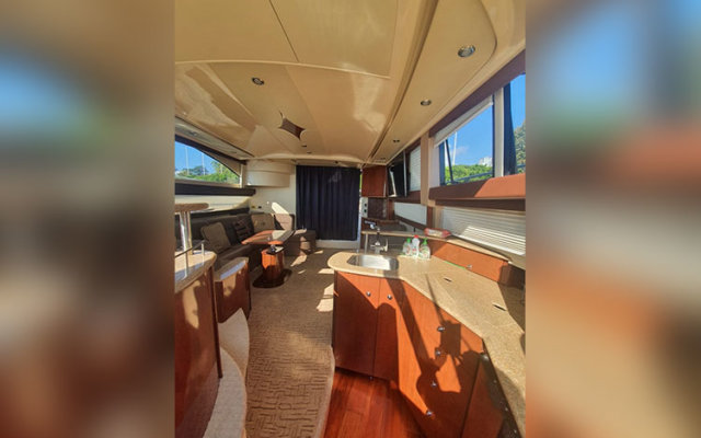 Yahta Meridian Hotel