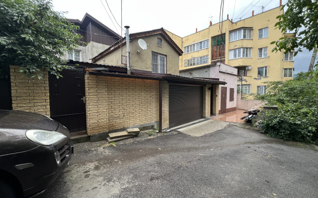 Uyutny s Mangalom  v Tsentre Kislovodska Private House
