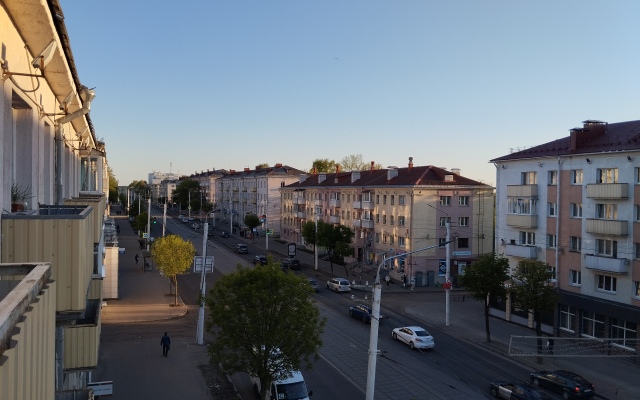 U Glavnoy Ploschadi Pobedy Flat