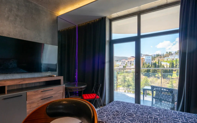 LS-Black Strong S bokovym vidom na more Apartments