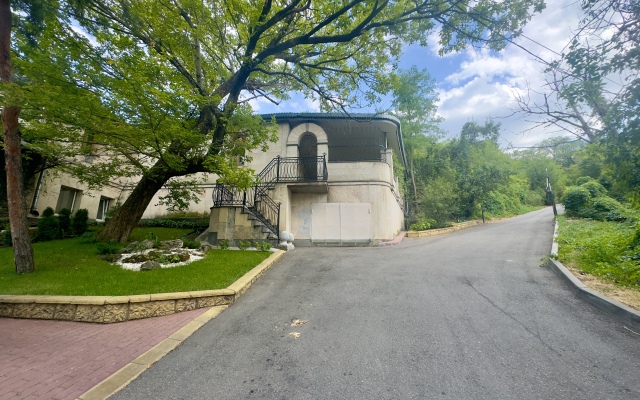 U Kitayskoy Besedki Guest House