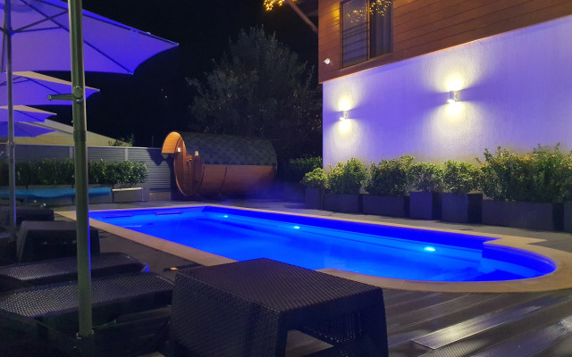 Апартаменты студия Лес бассейн, баня, панорама на горы