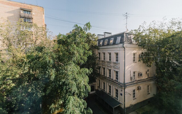 Na Maloy Gruzinskoy Dvukhkomnatnaya Flat
