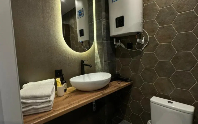 s proektorom v komplekse s sezonnym bassejnom Apartments