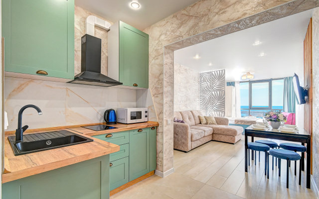 Uyutnye apartamenty Morskaya Simfonya-2 s panoramoy na more, s basseynom na territorii ZHK Apartments