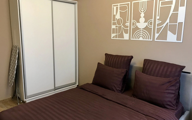 Современная комфортная квартира в спальном районе, рядом с выездом из города