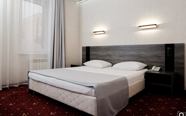 Deluxe Hotel