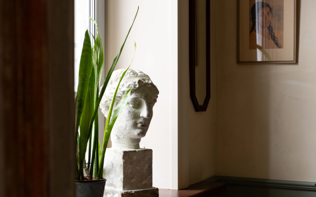 Ryadom S Nikolskim Sadom I Kofeyney Aster Apartment