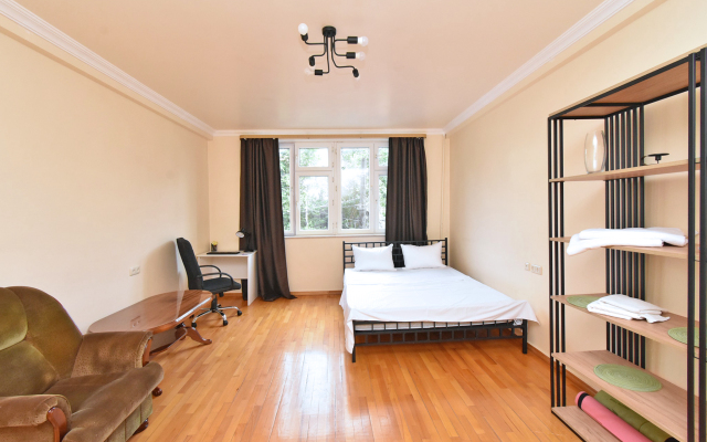 V Bolshom Tsentre Yerevana Apartment