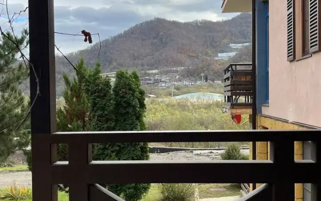 Apartamenty Eko Dom v Zk Katerina Al'pik s vidom na gory i terrasoj